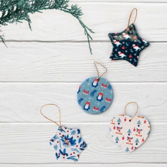 Cute Family Portrait Christmas Ornament (18)